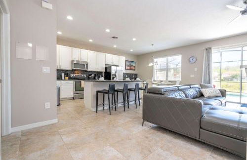 4BR Lakefront - Themed Rooms - Pool & BBQ! - Foto 47