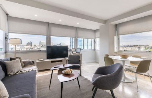 Modern Apartment with Stunning Views of Plaza Colón - Photo 1