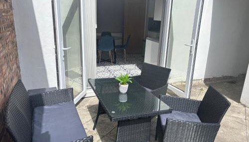 Cozy 3-bed house ideal for families and contractors with Netflix 7 miles for Birmingham City Centre - Foto 2