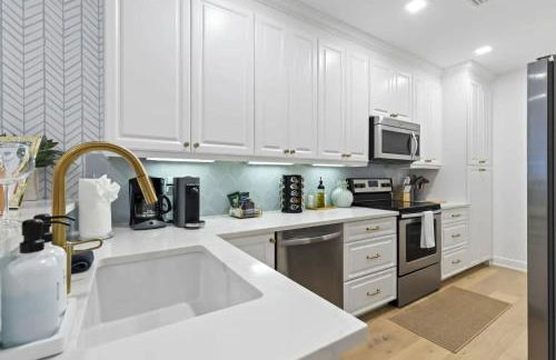 Boutique condo w oceanfront & concierge - Photo 9