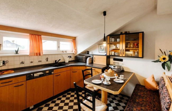 Chic Holiday Apartment - Photo 4