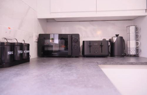 2BR City Centre Apartment By Travel Lets Short Term Rental Agency Derry With Free WiFi - Foto 25