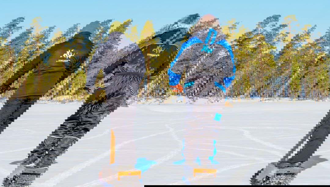 Disfrutando del tour en patinete de nieve