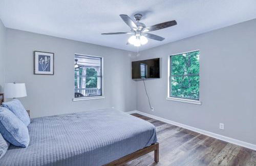 Large Hillside Retreat with Pool and Hot Tub - Foto 31