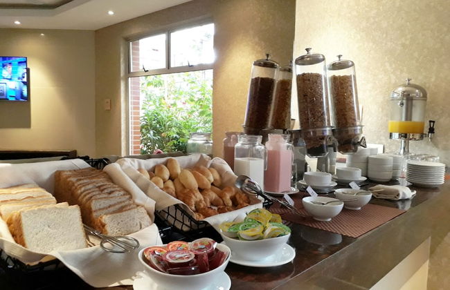 Hotel Plaza Suites - Photo 29