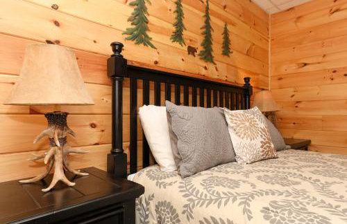 3-Story Private Cabin with Hot Tub and Fire Pit - Foto 18