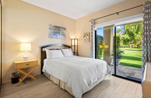 Midnights at the Oasis - Foto 27