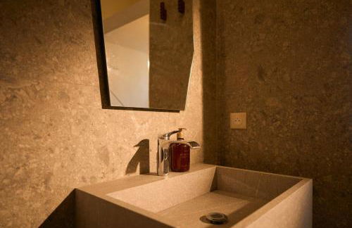 Suite atypique - Jacuzzi spa privé, en centre ville de Cognac - Foto 15