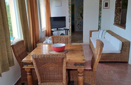 Apartments-Estate under the Paintbrush - Photo 17