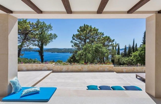 Luxury Villa Dolce Vita with Pool - Photo 46