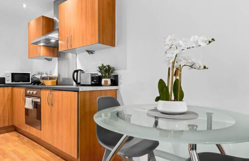 Stylish City Centre Apartment - Chinatown - Balcony - Secure Parking - Netflix 16ARC - Foto 11