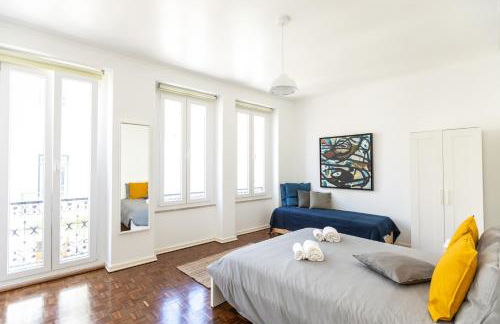 Ambassador Balcony Suites - Photo 16