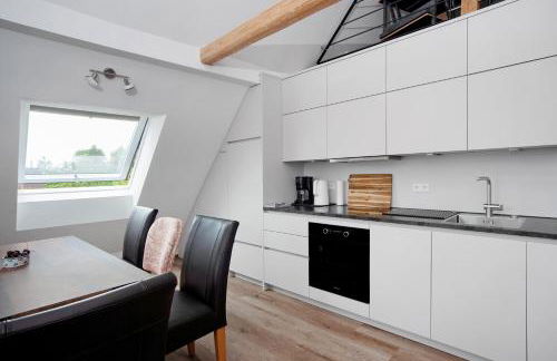 Neu renovierte Dachgeschosswohnung - Foto 1