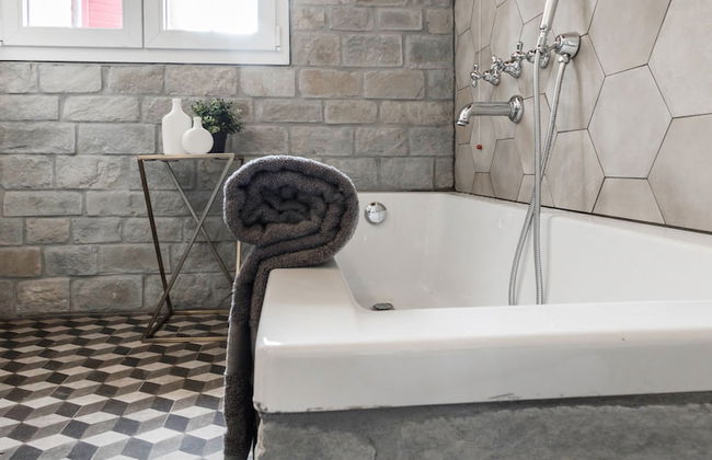 JOIVY Superb Villa For 7 W/Backyard And Bbq Area In Vaccarezza - Foto 34