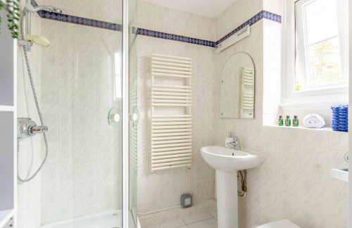 Charming Studio with Stunning Windsor Castle Views - By Tempstay - Foto 6