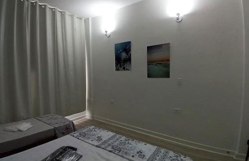 Ponta da Praia amplo 3dorm 3ban frente ao mar - Foto 25