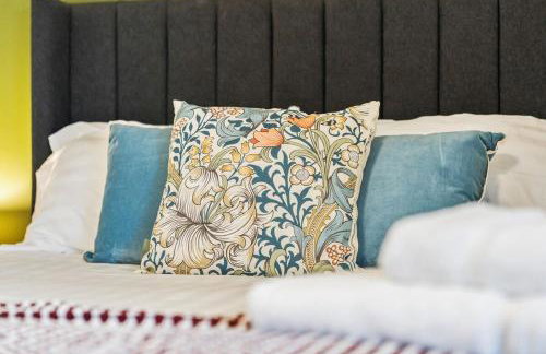 #111 New Farm with hot tub and Sauna - Sleeps 18 - Near Elmore Park - " Perfect for Contractors and Families - Parking space for 10 cars" - Foto 52