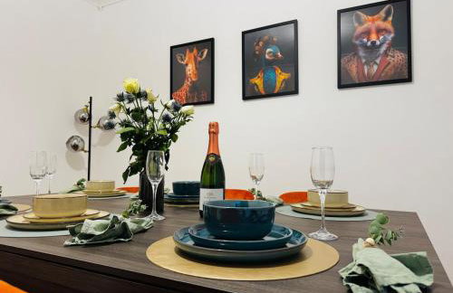 4BR Heathrow Base Free Parking Fast Wi-Fi - Foto 1