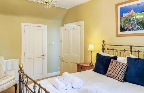 The Old Manse - Ukc6854 - Photo 10