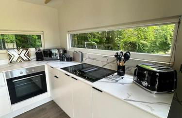 Luxurious Glass House with Private Hot tub - Photo 16