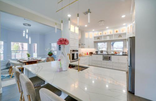 Near Joe Pool Lake! Luxe Getaway with Shared Pool - Foto 2