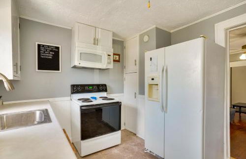 Snowmobile Trail On-Site Lakefront Mound Apt! - Foto 10