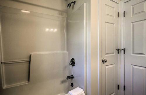 Cape Cod Home with Game Room - 3 Mi From Mayflower! - Foto 23