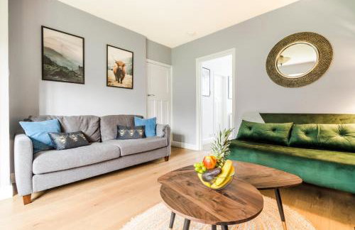 Cozy 3 Bedroom Terrace Cottage in Epsom - Photo 4