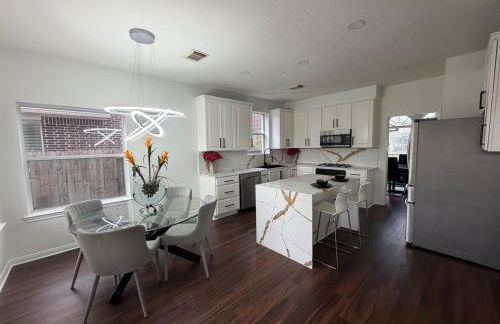 Luxury Lakefront 4BR - Corporate & Extended Stay Friendly - Foto 80