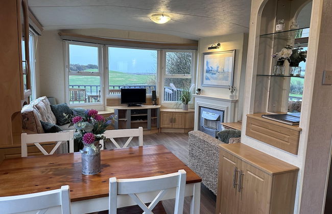 Captivating 2-bed Static Caravan in Holyhead - Photo 1