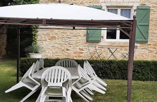 Spacious family home with countryside views - Photo 8