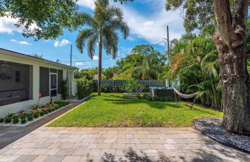 Renovated 2BR Home - Hot Tub, Gym & Beach Nearby - Foto 28