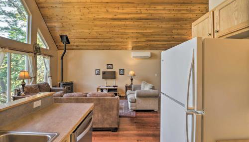 Riverfront Hungry Horse House with Large Deck! - Foto 4