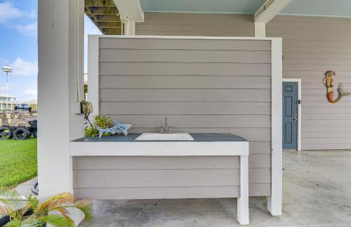 2 Blocks to Shore Crystal Beach House with Yard! - Foto 25