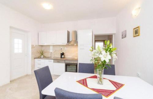 Tranquil Villa with Pool - Photo 4