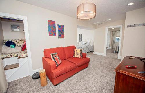 The Cherry St House|Dog Friendly |Sleeps 10 |Near MSU - Foto 21