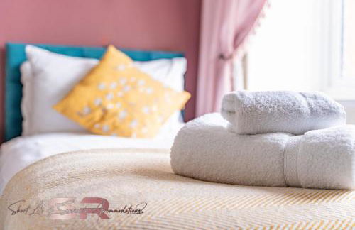 4-BR Hayes Home, Guests 8 - Ideal for Long term stays, Fast unlimited Wi-Fi - Foto 21