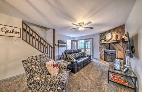 Hike, Golf and Explore Ruidoso Retreat with Deck! - Foto 1