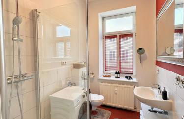 LIVA Stays Schwerin Zentrum - 4 Ferienwohnungen mit Küche und WLAN - Nähe Hauptbahnhof - Ideal für Familien & Monteure - Foto 17