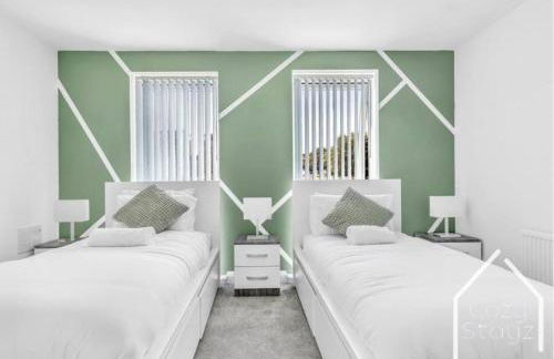 Beautiful 5 Bedroom Home in the City Centre with gated parking - Foto 11