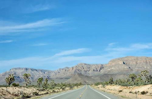 Stunning Tiny House with Picnic Space, Barbecue and Fire Pit in Meadview, Arizona - Foto 43