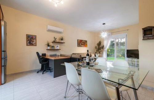 Greek Style Ground Floor Apartment & Pool - Foto 15