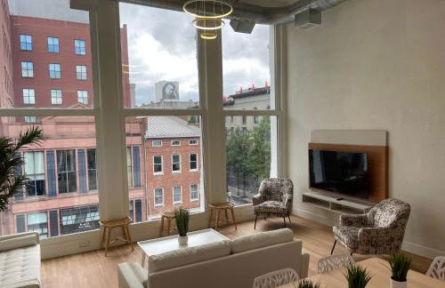 Lou-City Penthouse Suite! Savor Life with Hollyhock - Photo 14