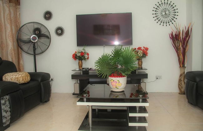 Home Away From Home in Gowon Estate -0904 937 8274 - Foto 1