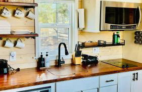 Couple’s retreat in Tiny Home w soaking tub/beach - Foto 18