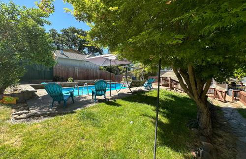 Medford Home And 2 Condos With Pool - Photo 22