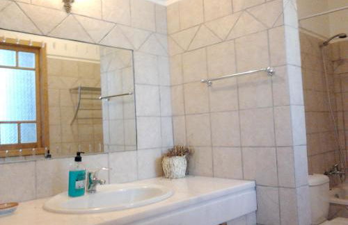 Historical Charming Vintage Villa with 4 bedrooms & country views 4 Villa by RedAwning - Foto 39