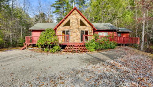 15 Mi to Snowshoe Resort Cabin with Deck and Fire Pit - Foto 2