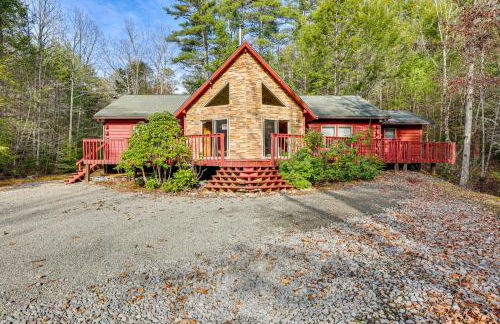 15 Mi to Snowshoe Resort Cabin with Deck and Fire Pit - Foto 2