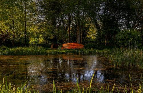 The Clover Lodge, Redlake Farm - Hot tub, BBQ, free parking - Foto 21